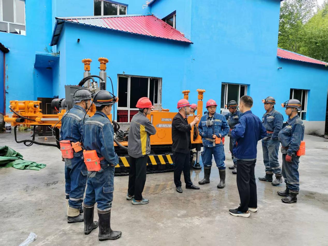 Máy khoan mỏ than